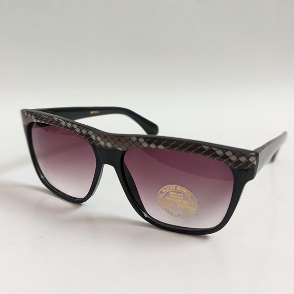 NWT Vintage 80\'s Plastic Lady Fashion Sunglasses (Black/Smoke) main image 5